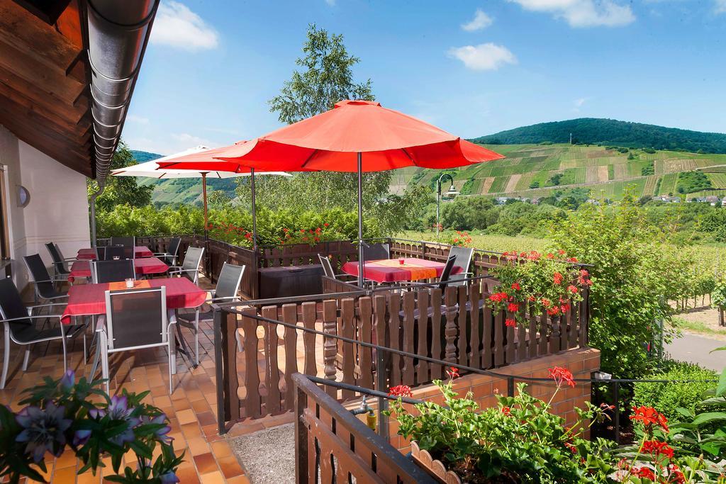 Pension Und Weingut Moselblick Браунеберг Экстерьер фото