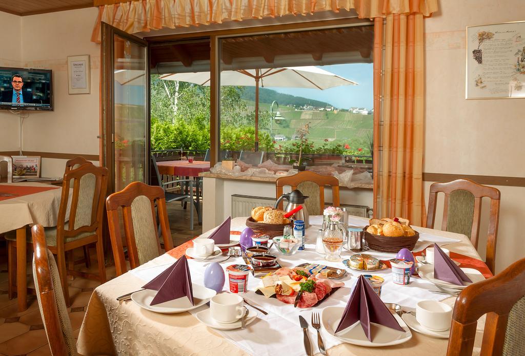 Pension Und Weingut Moselblick Браунеберг Экстерьер фото
